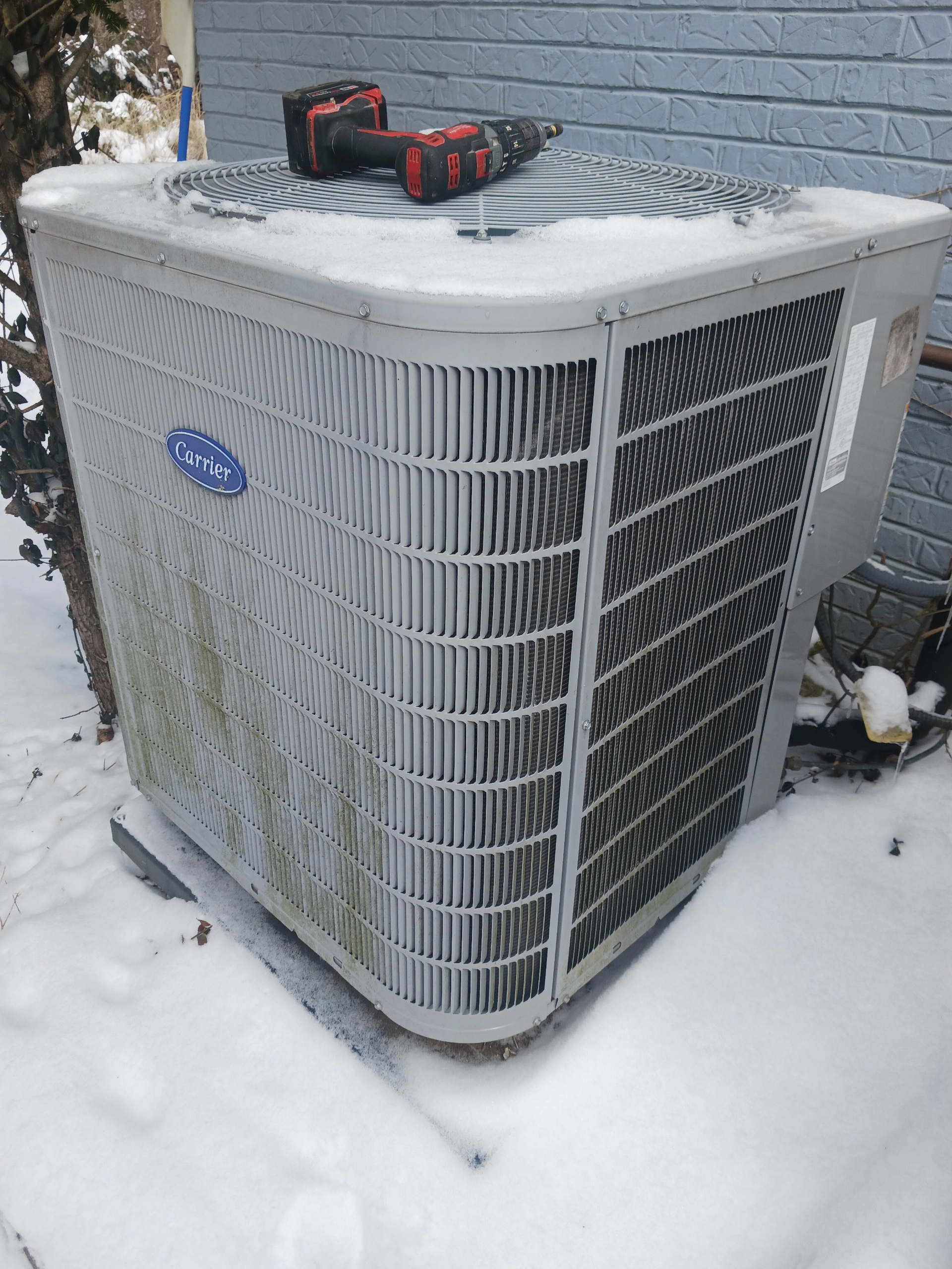 Air conditioner outside a residential home in Lexington